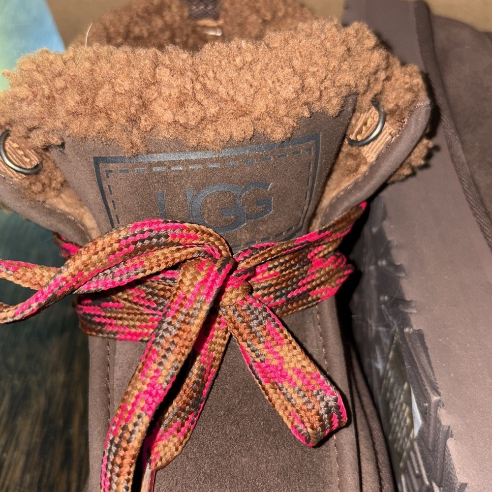 Ugg brown suede lace up platform boots, shearling lined - Picture 3 of 7